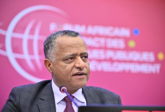 Libérer le potentiel des chaînes de valeur régionales : soutenir les entreprises dirigées par des  jeunes en Afrique dans le cadre de la ZLECAf