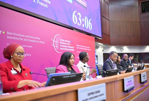 Libérer le potentiel des chaînes de valeur régionales : soutenir les entreprises dirigées par des  jeunes en Afrique dans le cadre de la ZLECAf