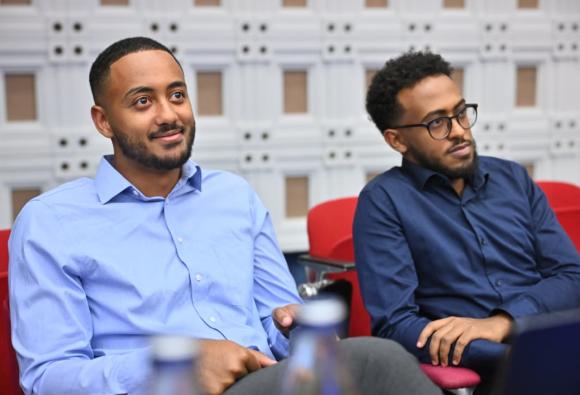 Libérer le potentiel des chaînes de valeur régionales : soutenir les entreprises dirigées par des  jeunes en Afrique dans le cadre de la ZLECAf