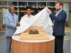 Official handover of the Africa Hall model to ECA by Australia Embassy